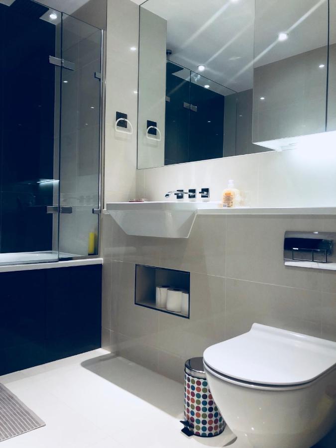 Ultra Modern Room London Exterior photo